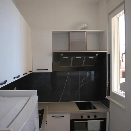 Everest Apartment