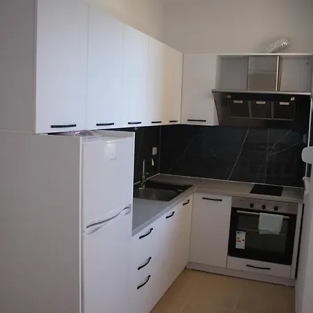 Everest Apartment