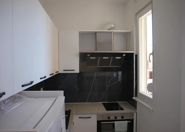Everest Apartment