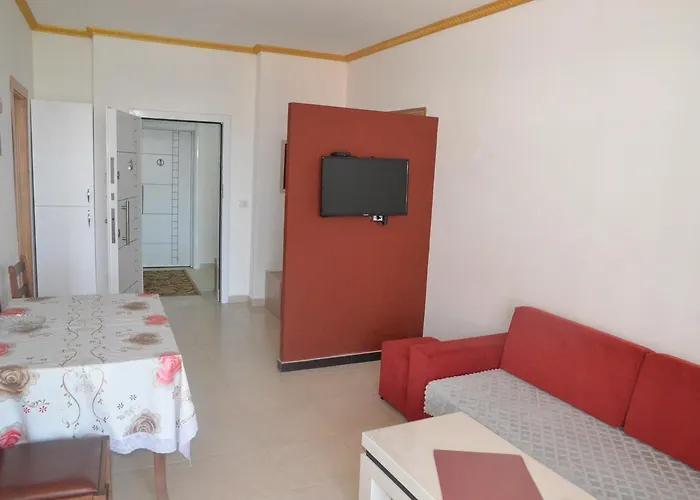 Everest Apartment